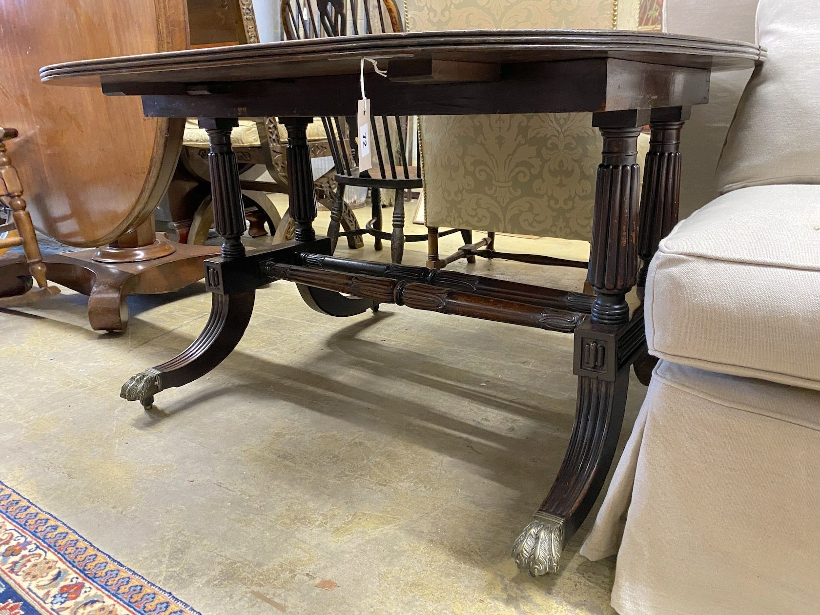 A George IV oval mahogany dining table (no leaves, altered), length 118cm, width 120cm, height 71cm